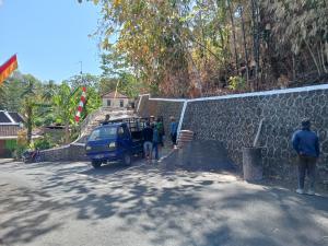 COR RABAT TERPELIHARANYA JALAN LINGKUNGAN NGASEM L